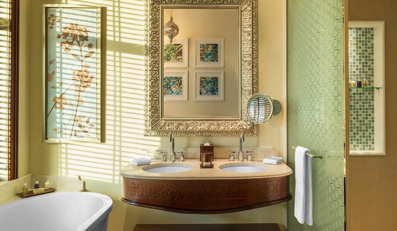 Deluxe Creek View bathroom 01_9140